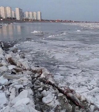 Обь пришлось спасать от огня
