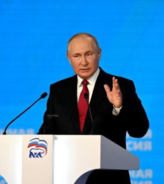 Владимир Путин поручил определить путь средствам от крабовых аукционов